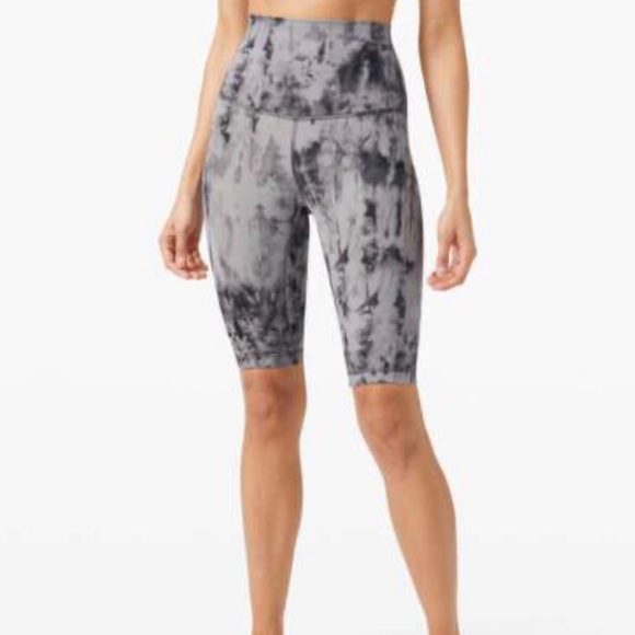 Lululemon 10” biker short BRAND NEW - Picture 1 of 3